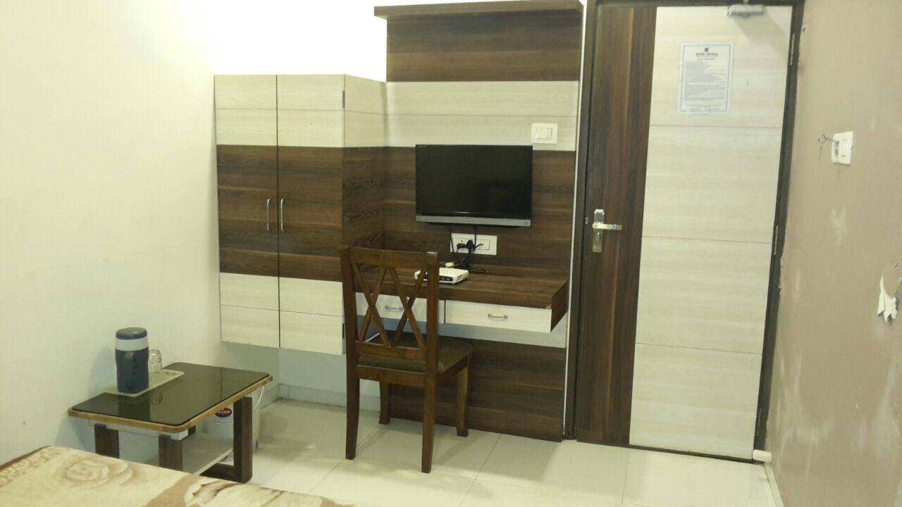 Hotel Crystal Vadodara Exterior foto